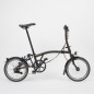 Preview: Freisteller Seitenansicht eines Brompton Faltrad S6LD Black-Edition Black Lacquer Faltrades