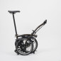 Preview: Faltrad Brompton S6LD Black-Edition Black Lacquer als Freisteller mit eingefaltetem Hinterrad als Freisteller mit eingefaltetem Hinter- und Vorderrad