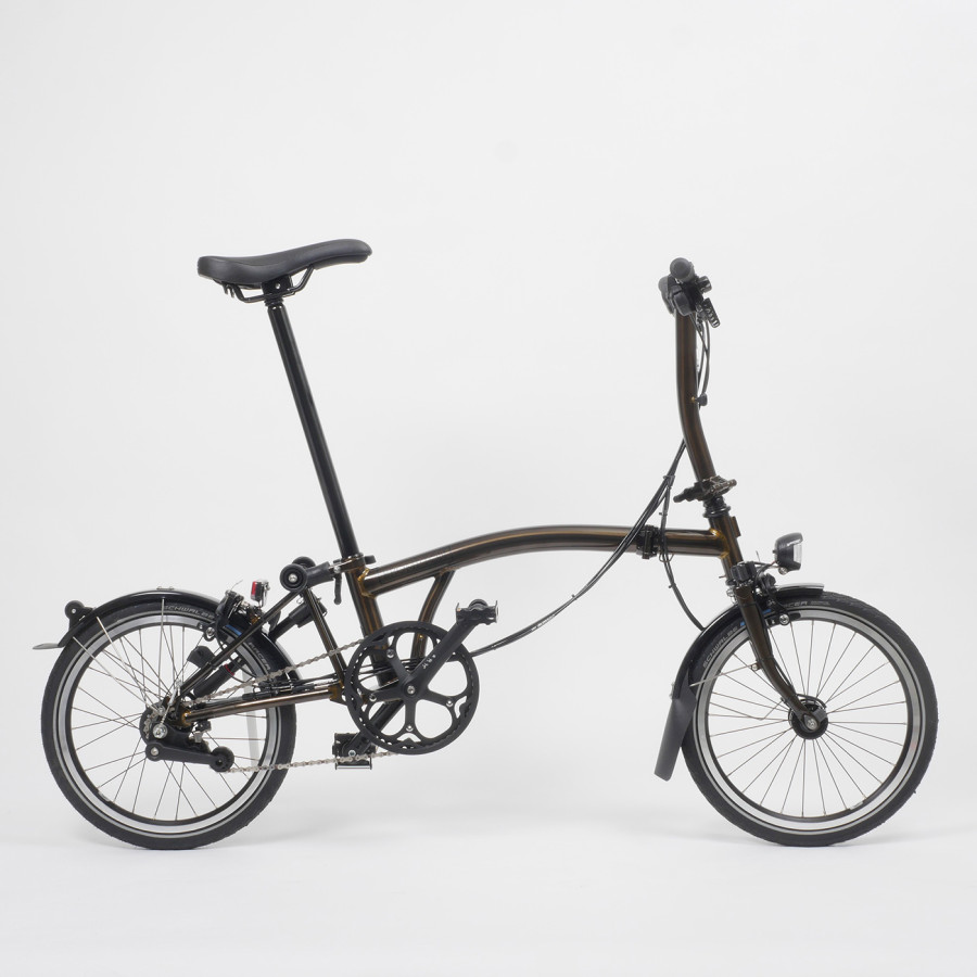 Freisteller Seitenansicht eines Brompton Faltrad S6LD Black-Edition Black Lacquer Faltrades