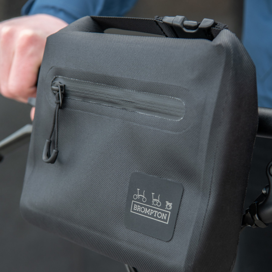 Brompton Metro Messenger Bag Medium in Black, Bild 05