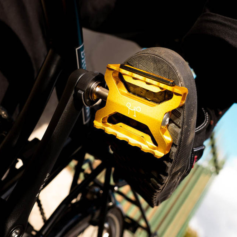 Brompton ColourLab Superlight Pedalen, in Gold, Bild 03