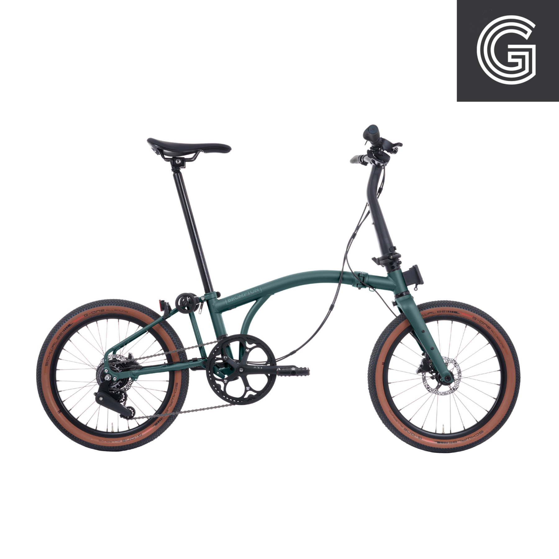 Brompton G Line Forest Green Small. Imagebild mit Fahrer, Bild 02.