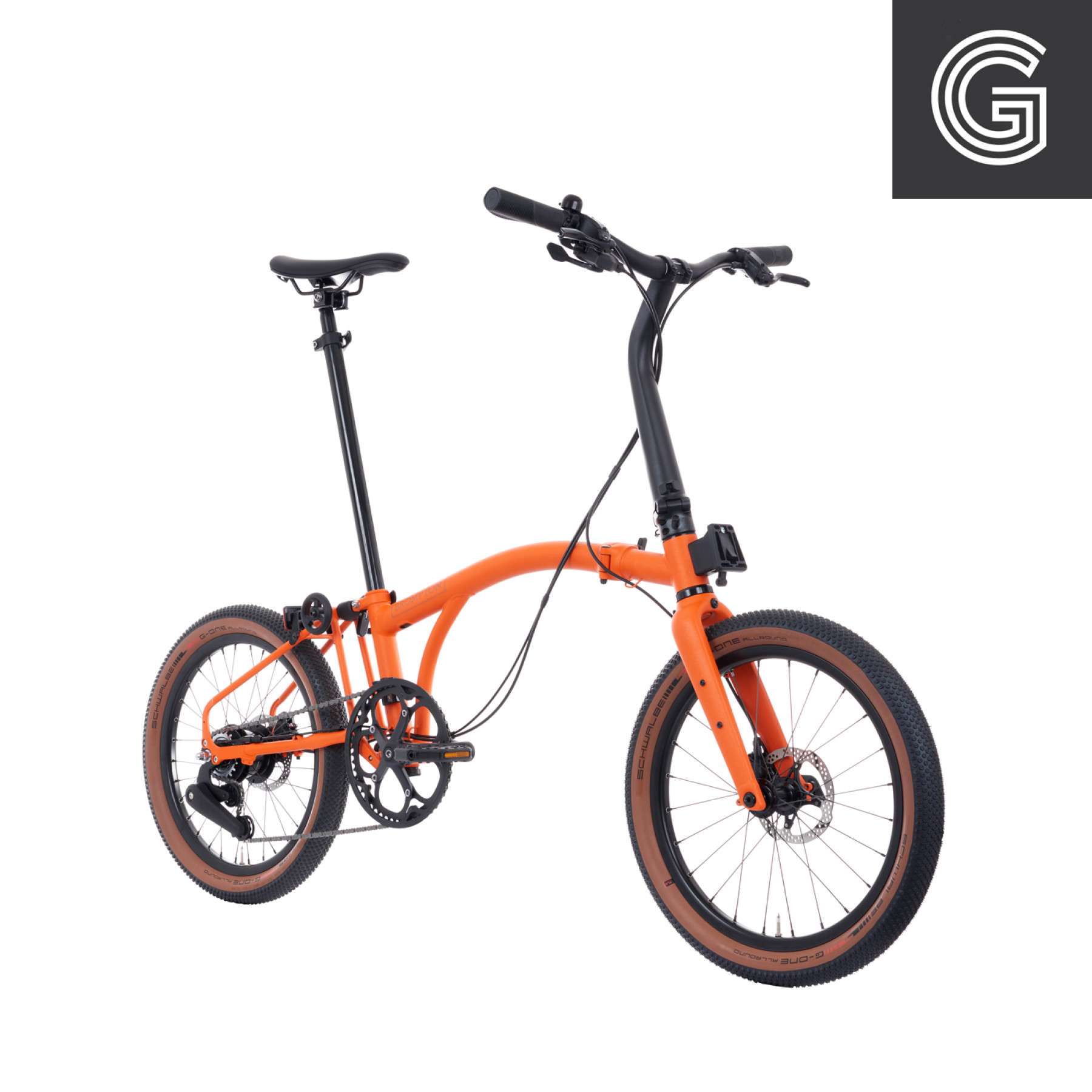 Brompton G Line Adventure Orange Medium. Seitliche Aufnahme vom Faltrad Bild 02.