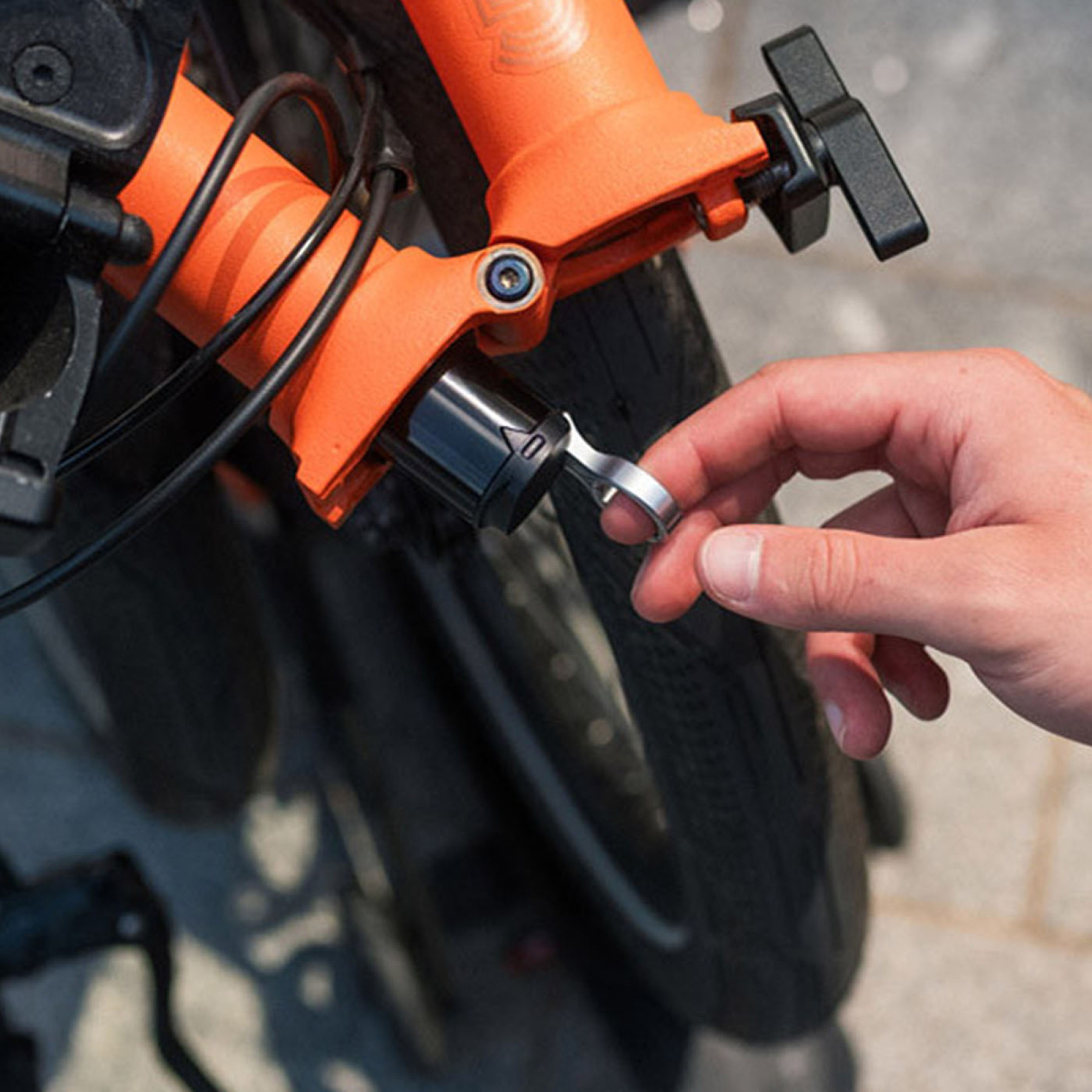 Das Toolkit von Brompton für die G Line, lässt sich im Rahmen verstauen, Bild 09