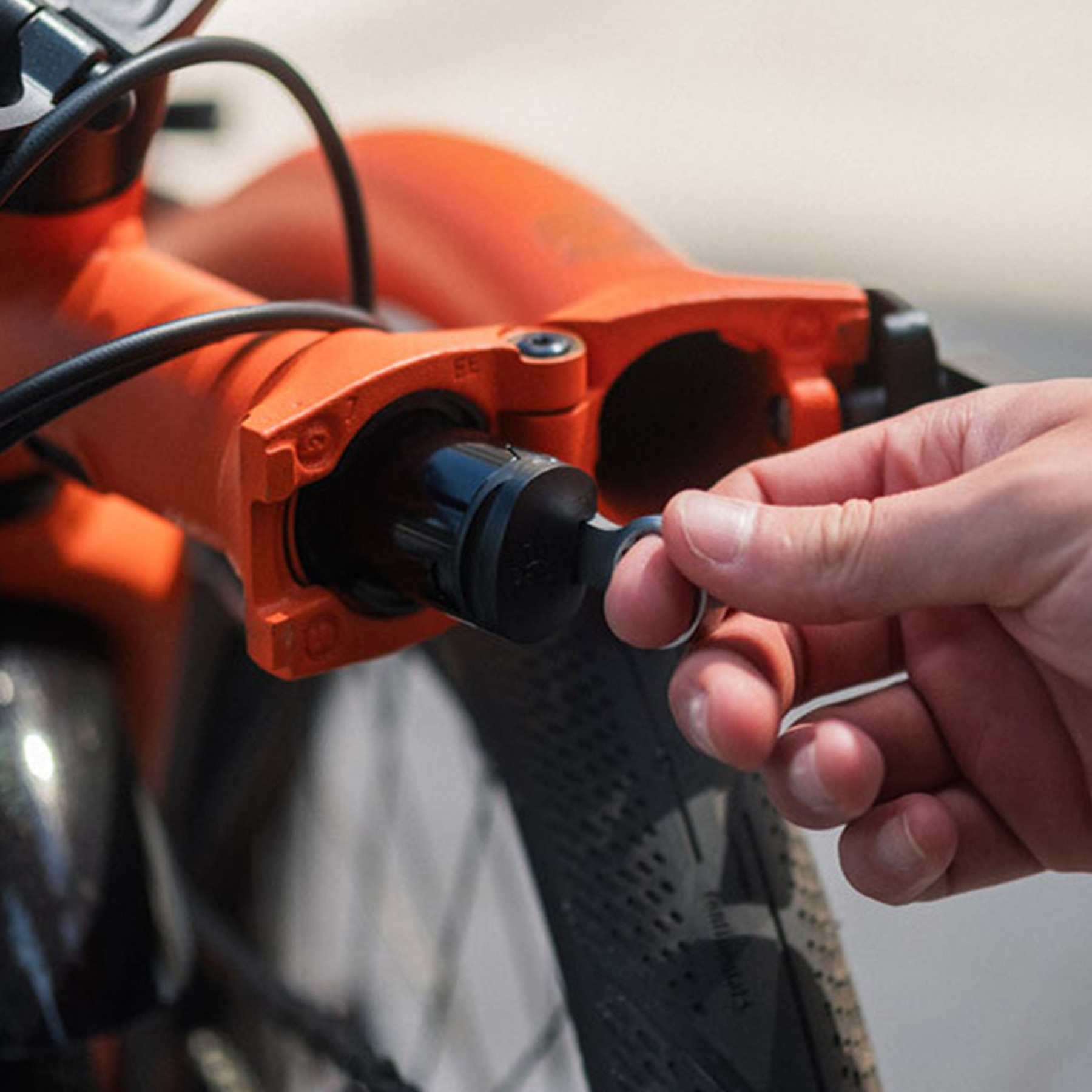 Das Toolkit von Brompton für die G Line, lässt sich im Rahmen verstauen, Bild 02