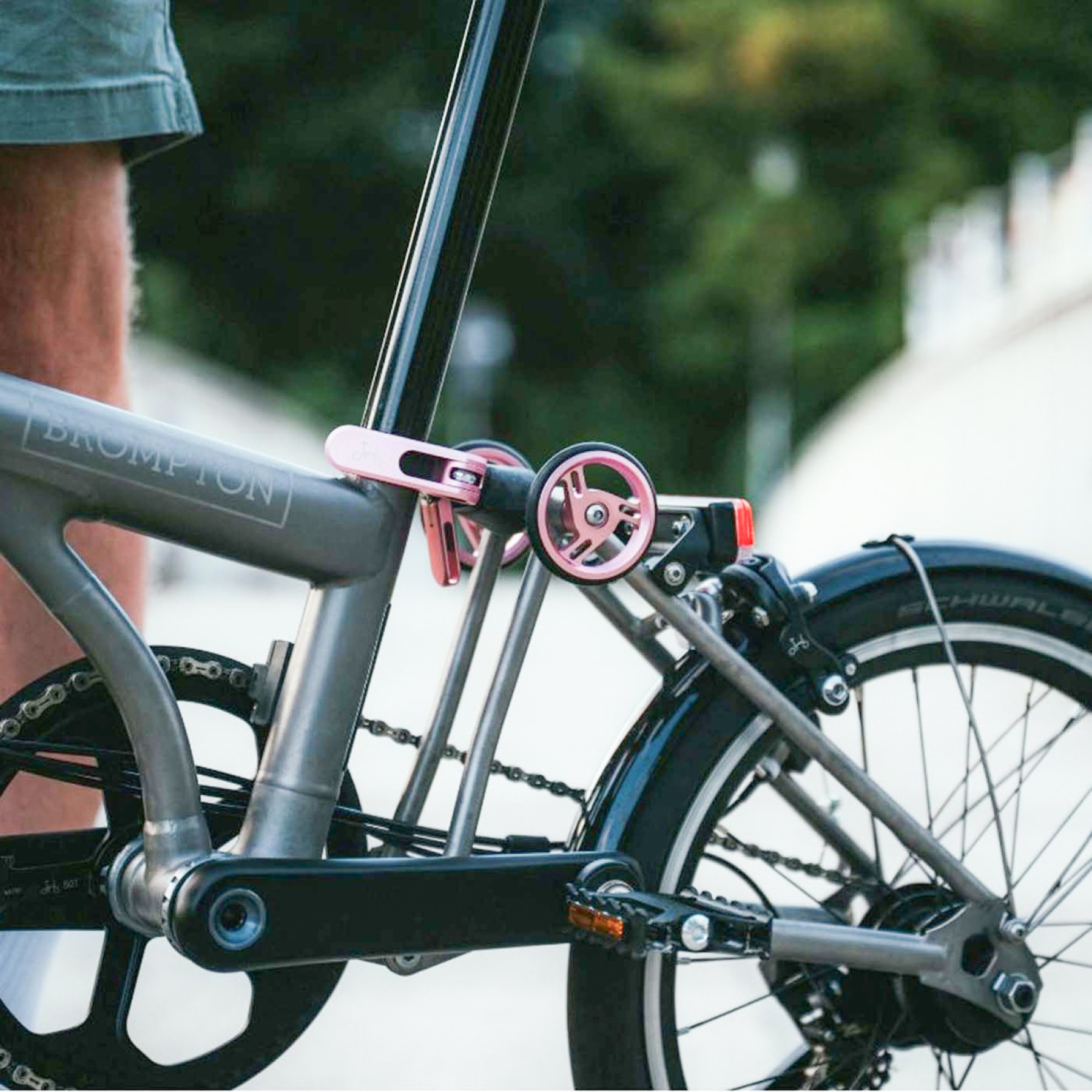 Brompton ColourLab Set inkl. EasyWheels T Line in Pink, Bild 01