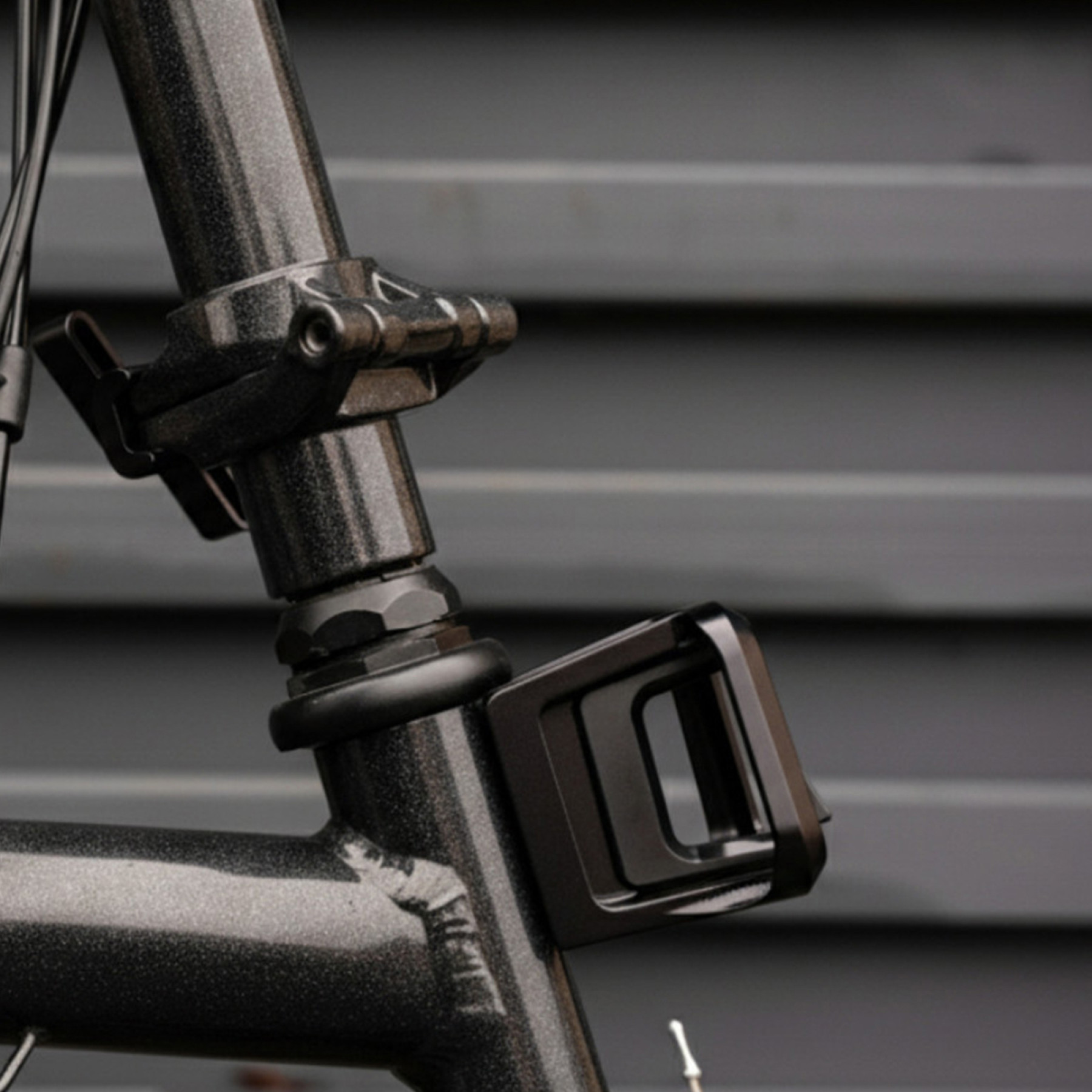 Das ultimative Upgrade für dein Brompton Faltrad, der Brompton Trägerblock in Black, Bild 01