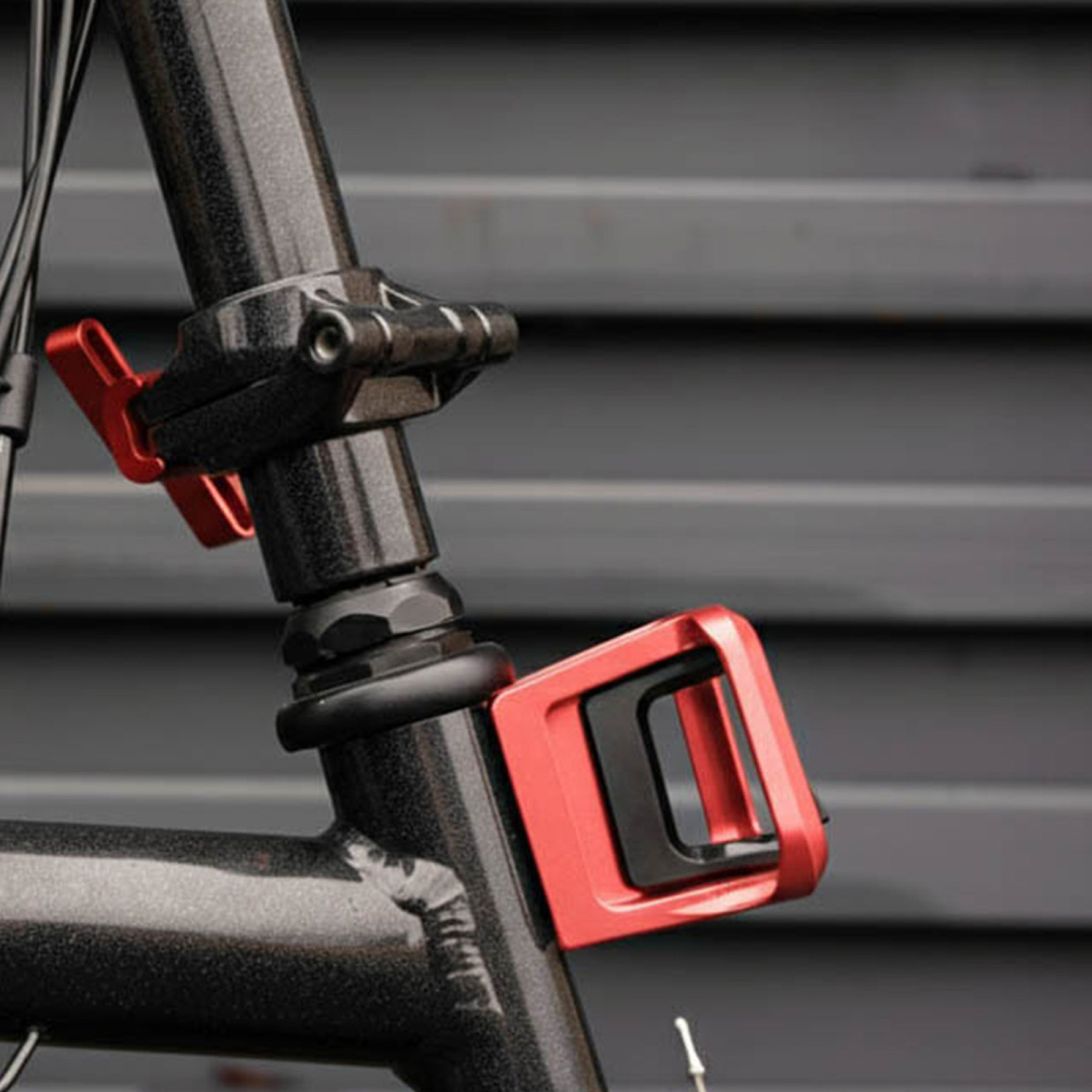 Das ultimative Upgrade für dein Brompton Faltrad, der Brompton Trägerblock in Red, Bild 01