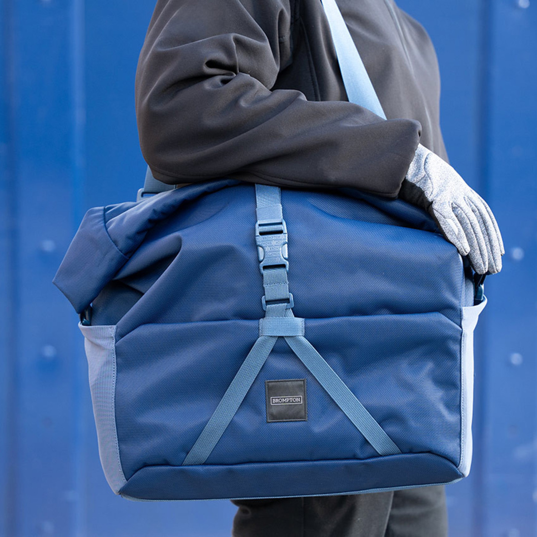 Brompton Tasche Borough Roll Top Bag Navy Large inkl. Regenüberzug, Bild 01