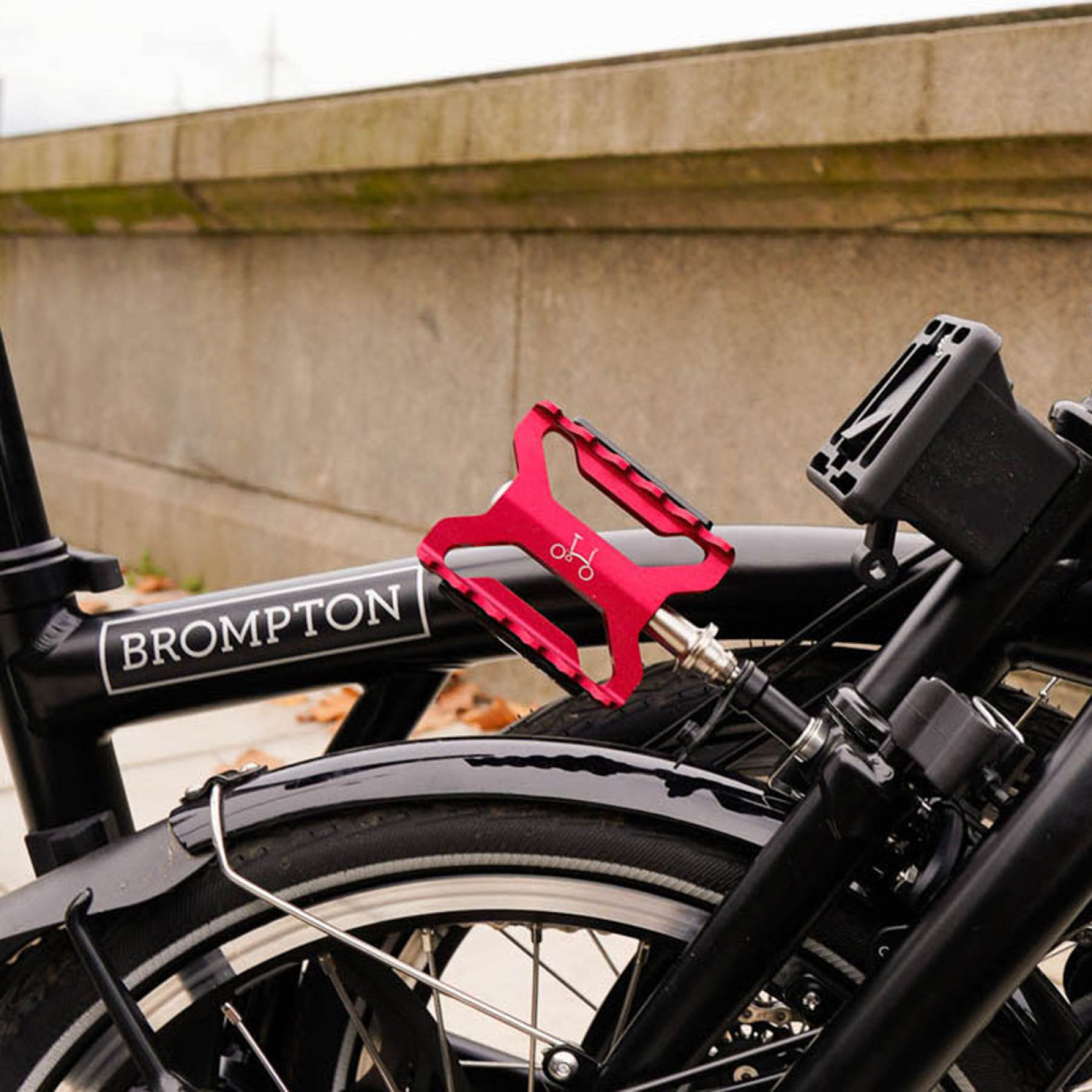 Brompton ColourLab Superlight Pedalen, in Rot, Bild 03