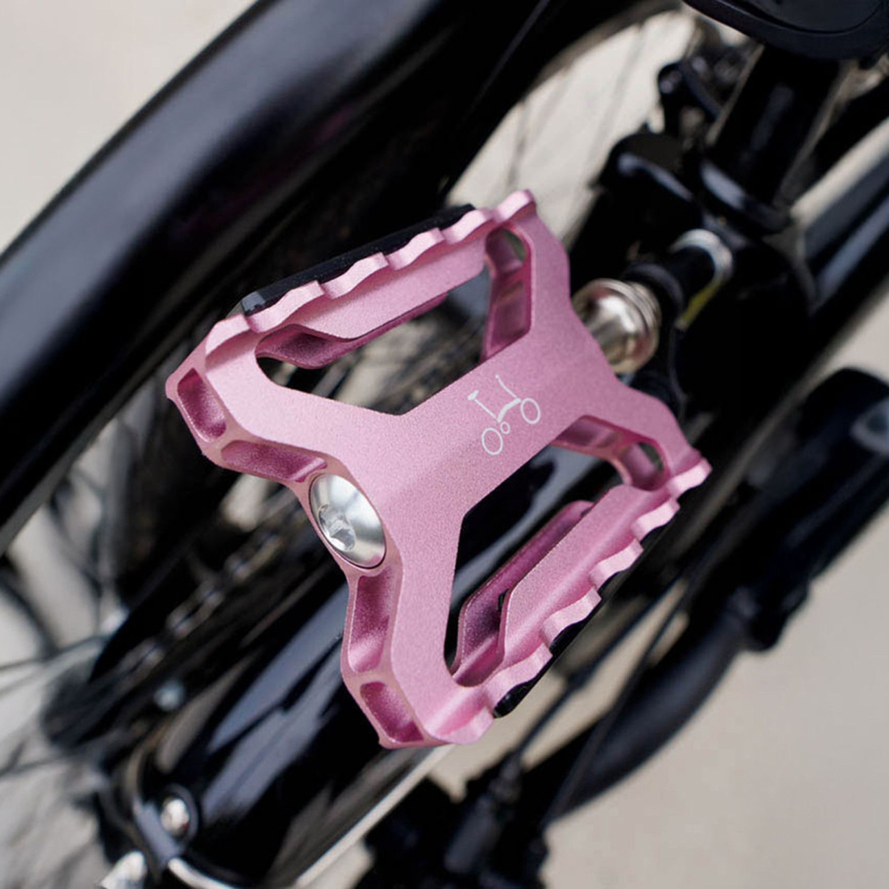 Brompton ColourLab Superlight Pedalen, in rosa, Bild 01