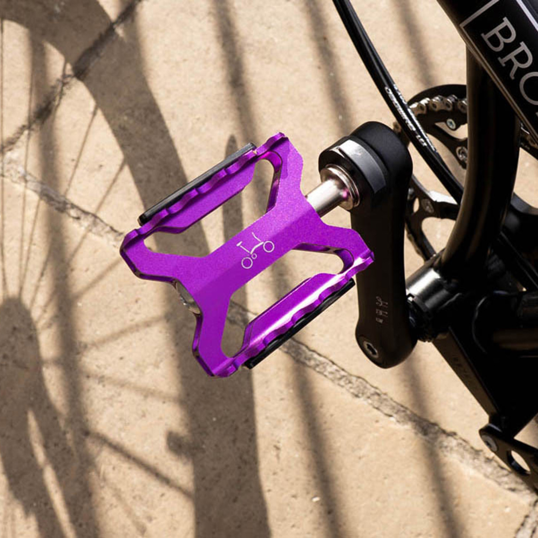 Brompton ColourLab Superlight Pedalen, in Purple, Bild 02