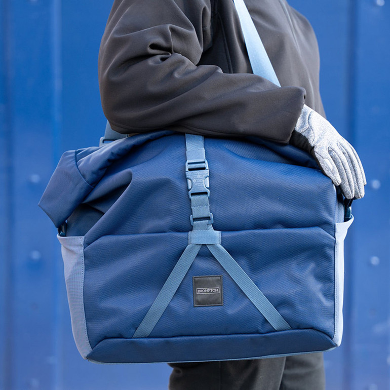 Brompton Tasche Borough Roll Top Bag Navy Large inkl. Regenüberzug, Bild 01